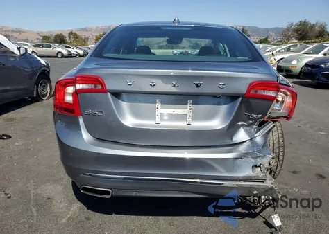 2017 Volvo S60 Premier z USA, uszkodzony, nr VIN LYV402HK7HB144761